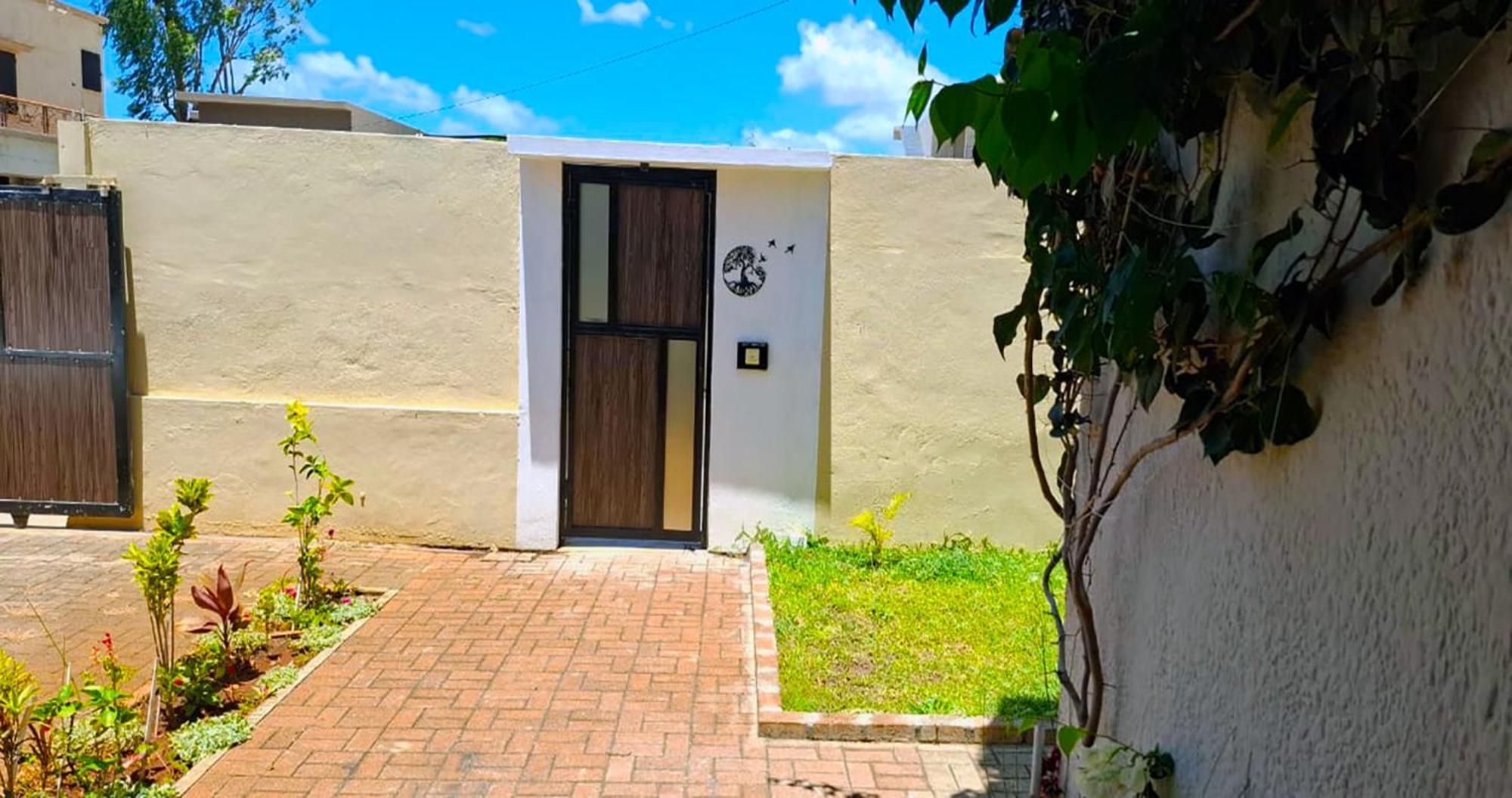 R Garden Villa Au Calme De Baie Du Tombeau, Appartement Familiale De 3 Chambres Et Cuisine 外观 照片